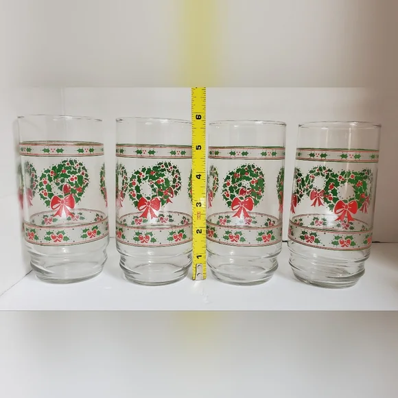 Indiana Glass Victorian Christmas Festive Holiday Glasses with Wreath Design - Picture 2 of 5